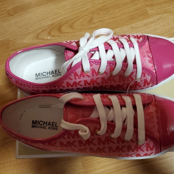 MK. Shoes - Picture 5 of 5